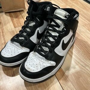 Men’s Nike sneakers
